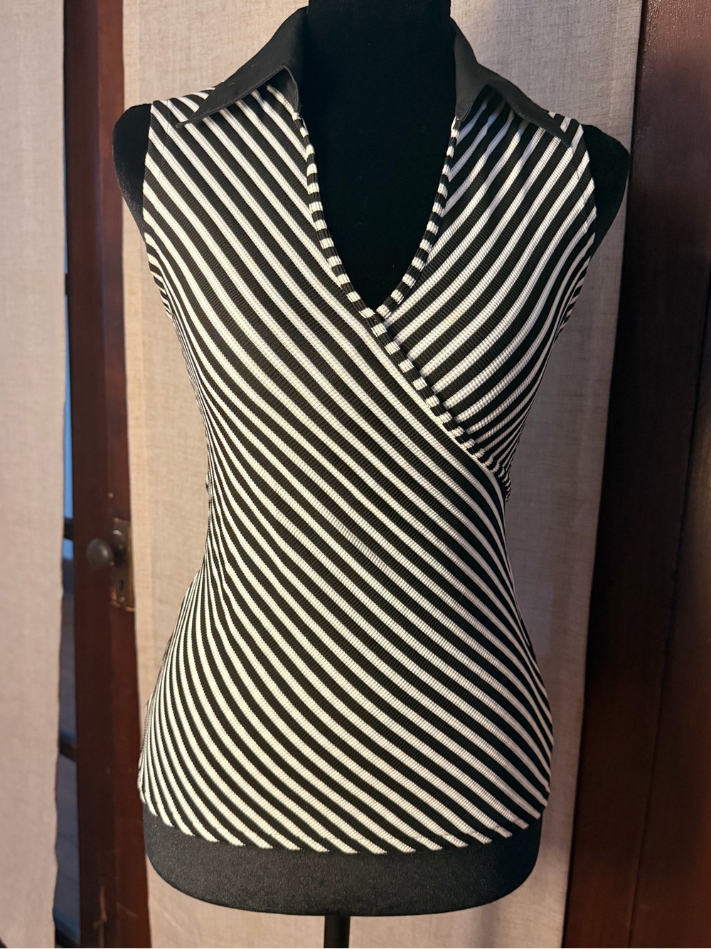 RAYURE Black Sleeveless Top with Subtle Texture